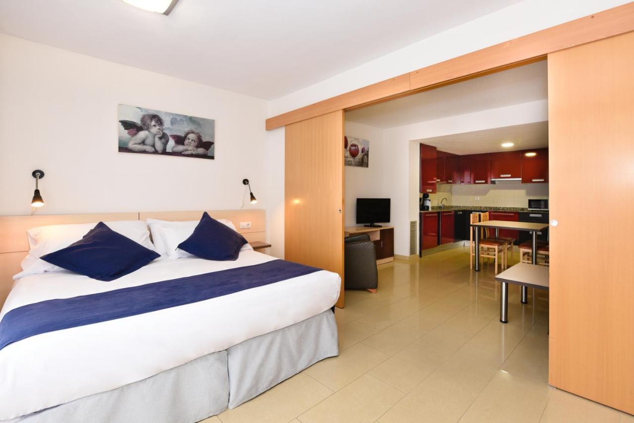 Neptuno Apartments Calella Bagian luar foto