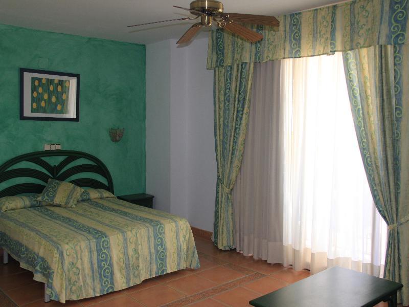 Neptuno Apartments Calella Bagian luar foto
