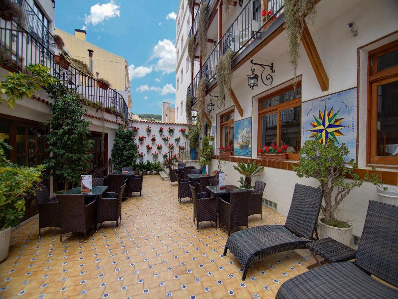 Neptuno Apartments Calella Bagian luar foto