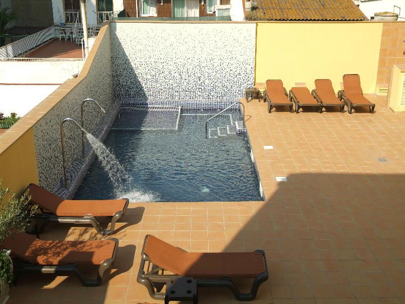 Neptuno Apartments Calella Bagian luar foto