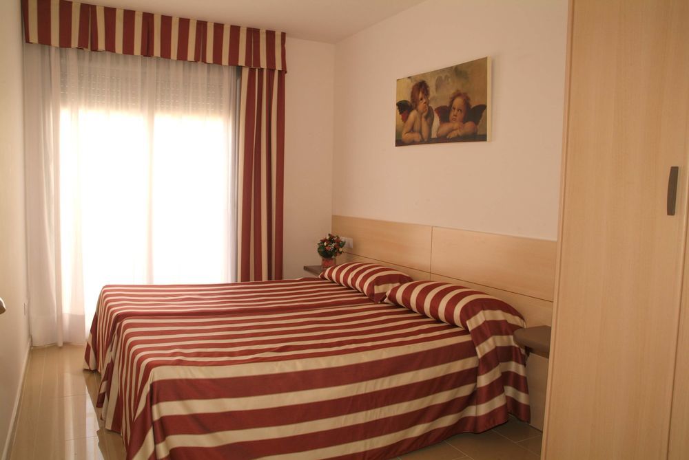 Neptuno Apartments Calella Bagian luar foto