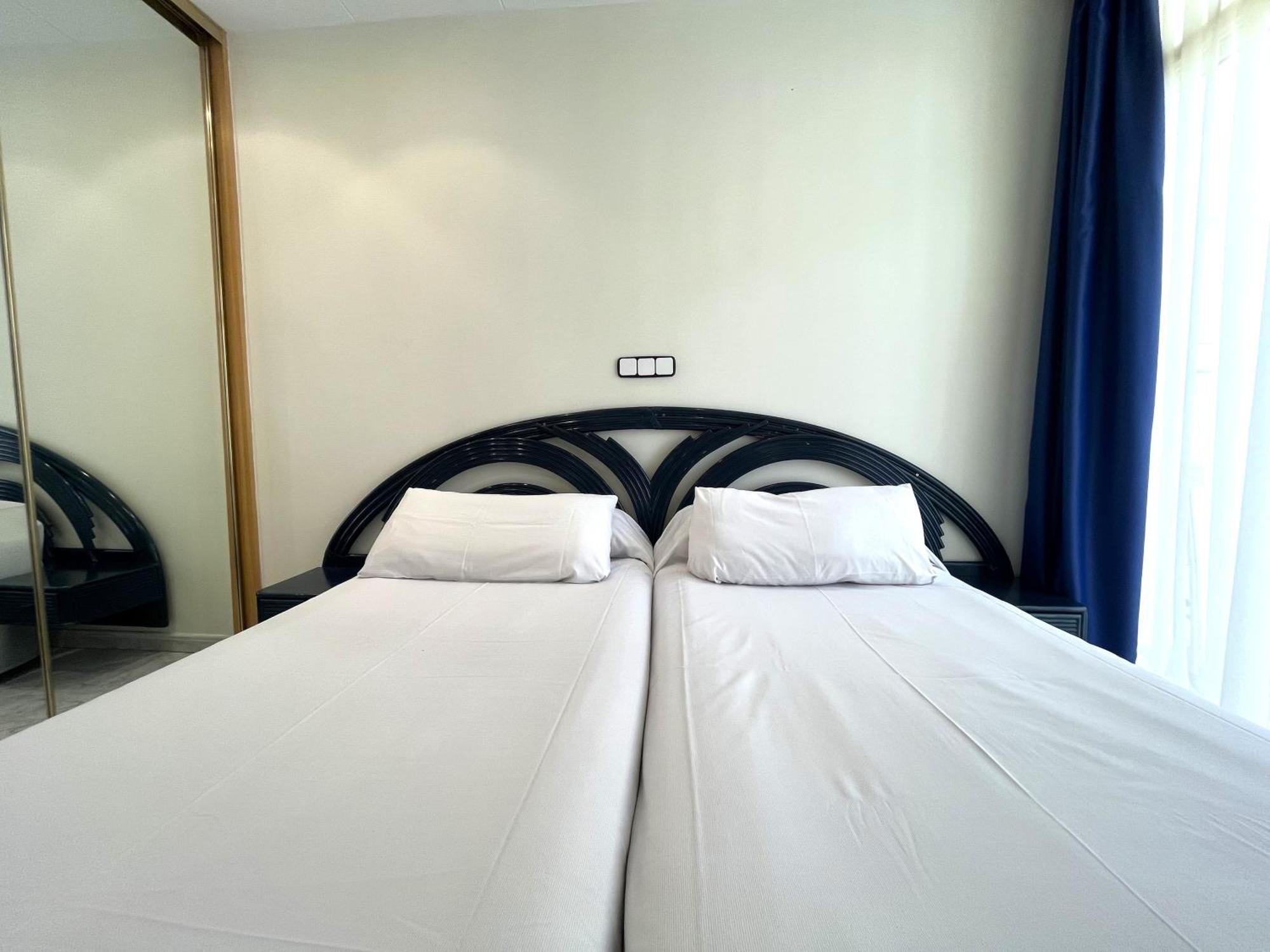 Neptuno Apartments Calella Ruang foto