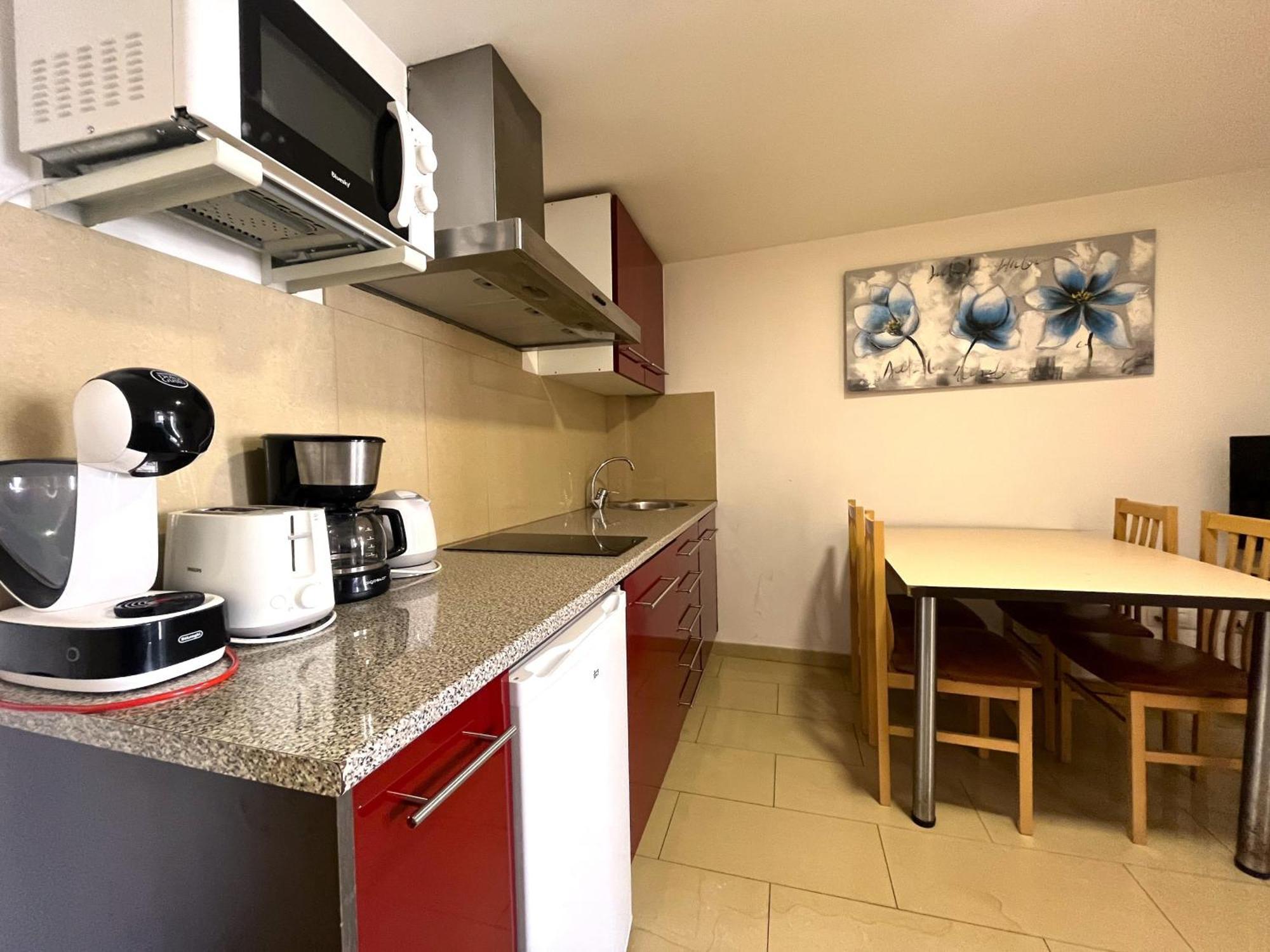 Neptuno Apartments Calella Ruang foto