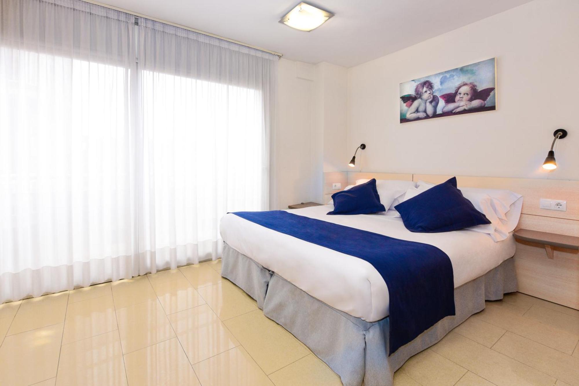 Neptuno Apartments Calella Ruang foto